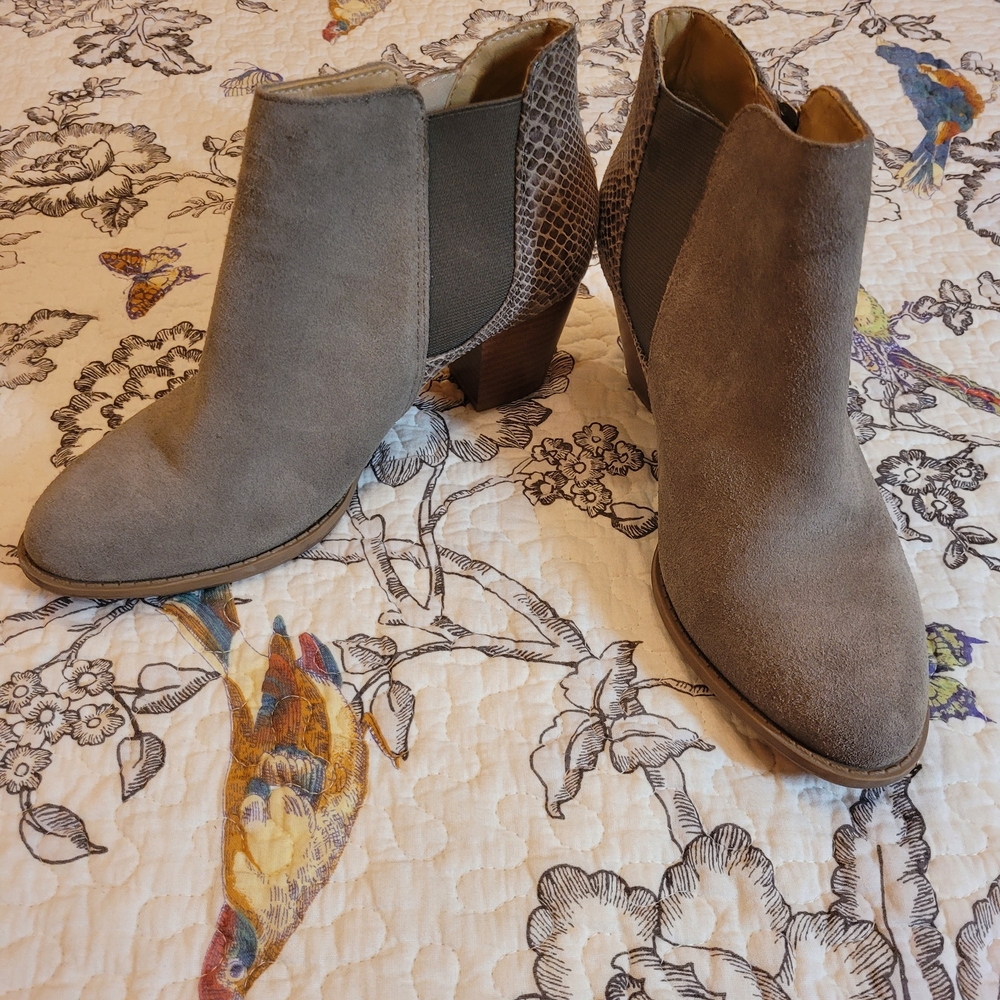 Vionic Anne Suede Snakeskin Gray Ankle Booties Sz 6